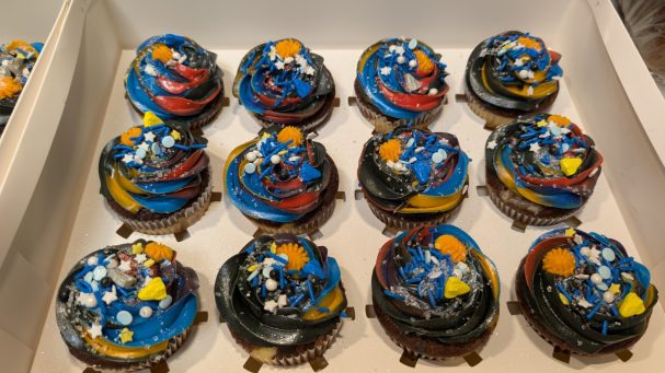 Space cupcakes - how fun is that galactic icing?! Swiss meringue buttercream on marble cupcakes